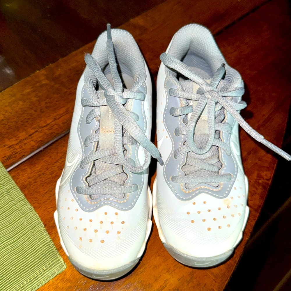 Barely worn Nike baseball cleats size 11C. Boys. Hardly used.